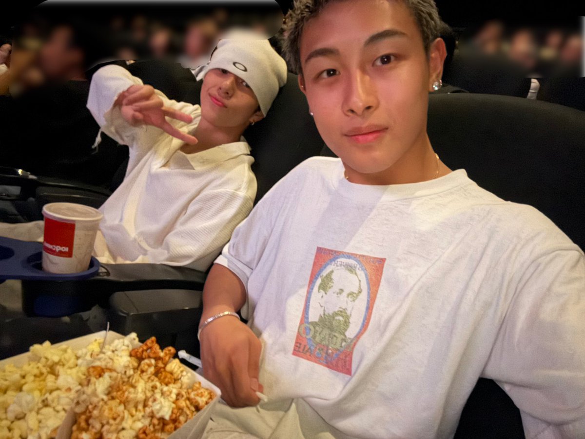 ldh_scream's tweet photo. [📖]#スクオフ 
FROM #SHUNNOSUKE 
皆さん！マイケルの映画は見ましたか👀
自分はこの前Ryunosukeと一緒にIMAXで見に行ってきました🔥🔥
もう本当にとにかく最高すぎて😭
見終わってとりあえずマイケルの真似を一生してる二人でした🤣

ぜひまだ見ていない方がいたら IMAX で見てみてください！！
皆さんの感想も待ってます！！
ーーー
🎥Beat It by SHUNNOSUKE / 武蔵 / 空
🔗https://t.co/9pXXyIKd2S
🎥Billie Jean by Ryunosuke
🔗https://t.co/RrOIuqARAQ
ーーー
#映画マイケル #LDHSCREAM