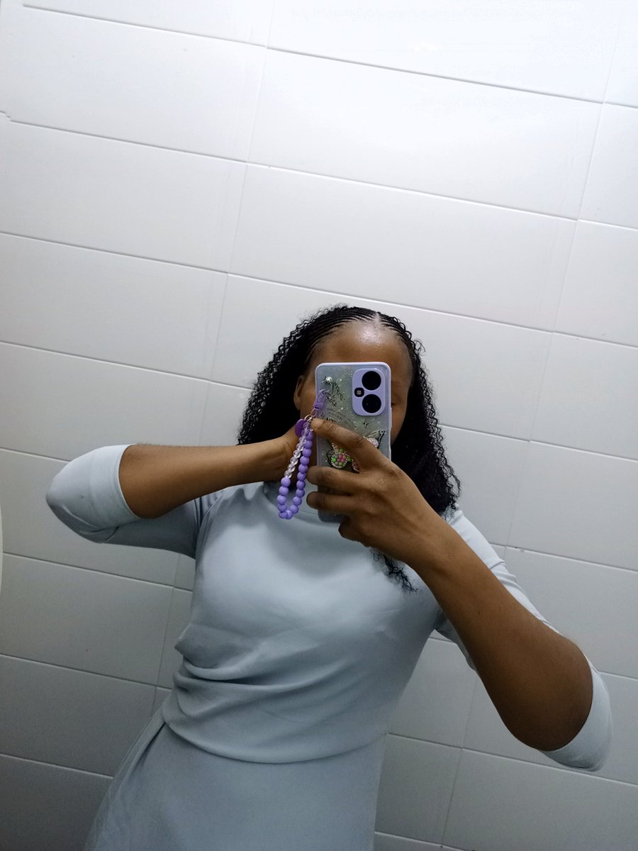 ChisomRejoice60's tweet photo. Juggling 9-5 in Lagos this rainy season requires some sort of super powers. 

Na everyday I dey swim to go and treat transactions😭😭 https://t.co/KbjHusFGmf
