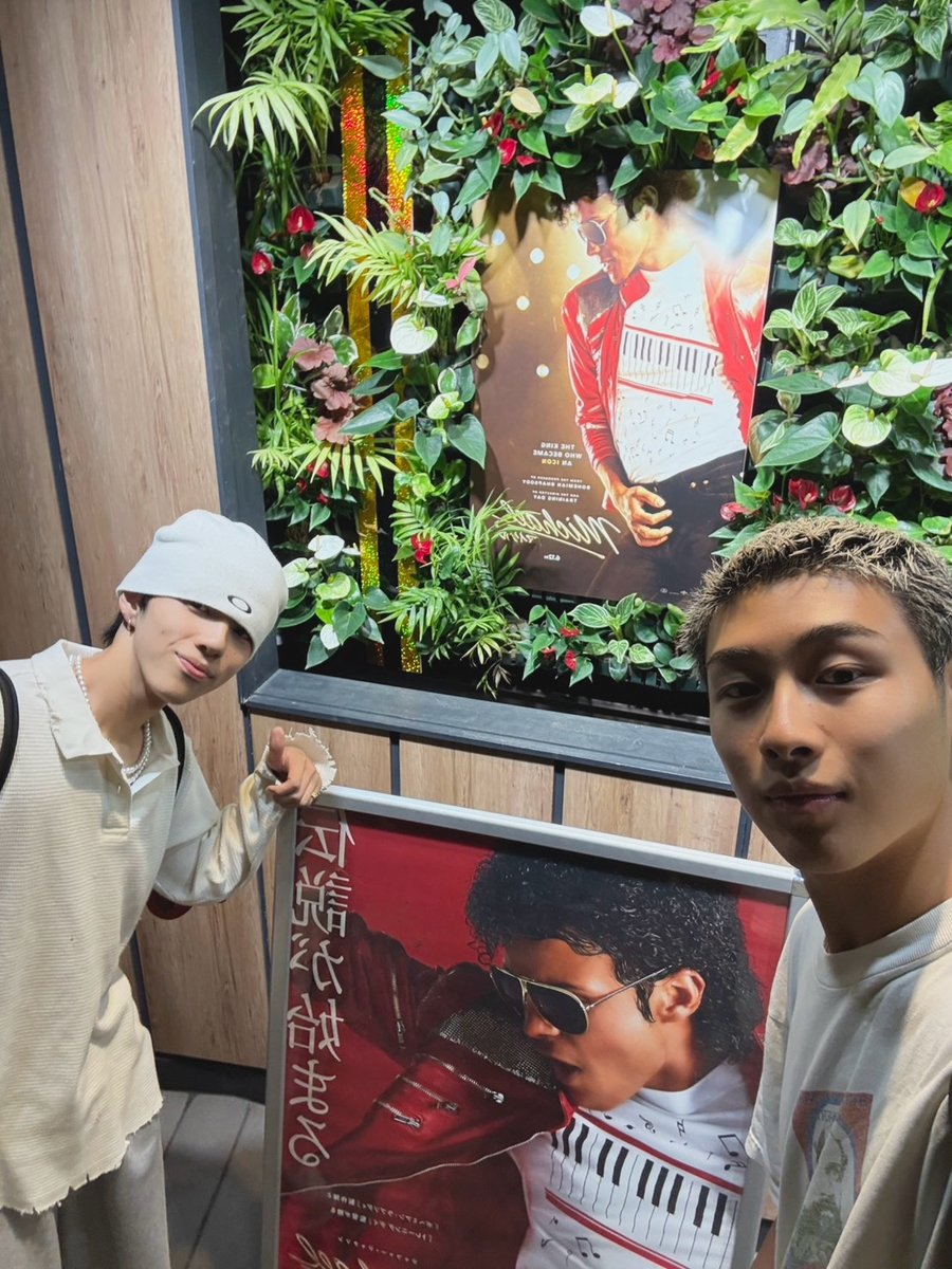ldh_scream's tweet photo. [📖]#スクオフ 
FROM #SHUNNOSUKE 
皆さん！マイケルの映画は見ましたか👀
自分はこの前Ryunosukeと一緒にIMAXで見に行ってきました🔥🔥
もう本当にとにかく最高すぎて😭
見終わってとりあえずマイケルの真似を一生してる二人でした🤣

ぜひまだ見ていない方がいたら IMAX で見てみてください！！
皆さんの感想も待ってます！！
ーーー
🎥Beat It by SHUNNOSUKE / 武蔵 / 空
🔗https://t.co/9pXXyIKd2S
🎥Billie Jean by Ryunosuke
🔗https://t.co/RrOIuqARAQ
ーーー
#映画マイケル #LDHSCREAM
