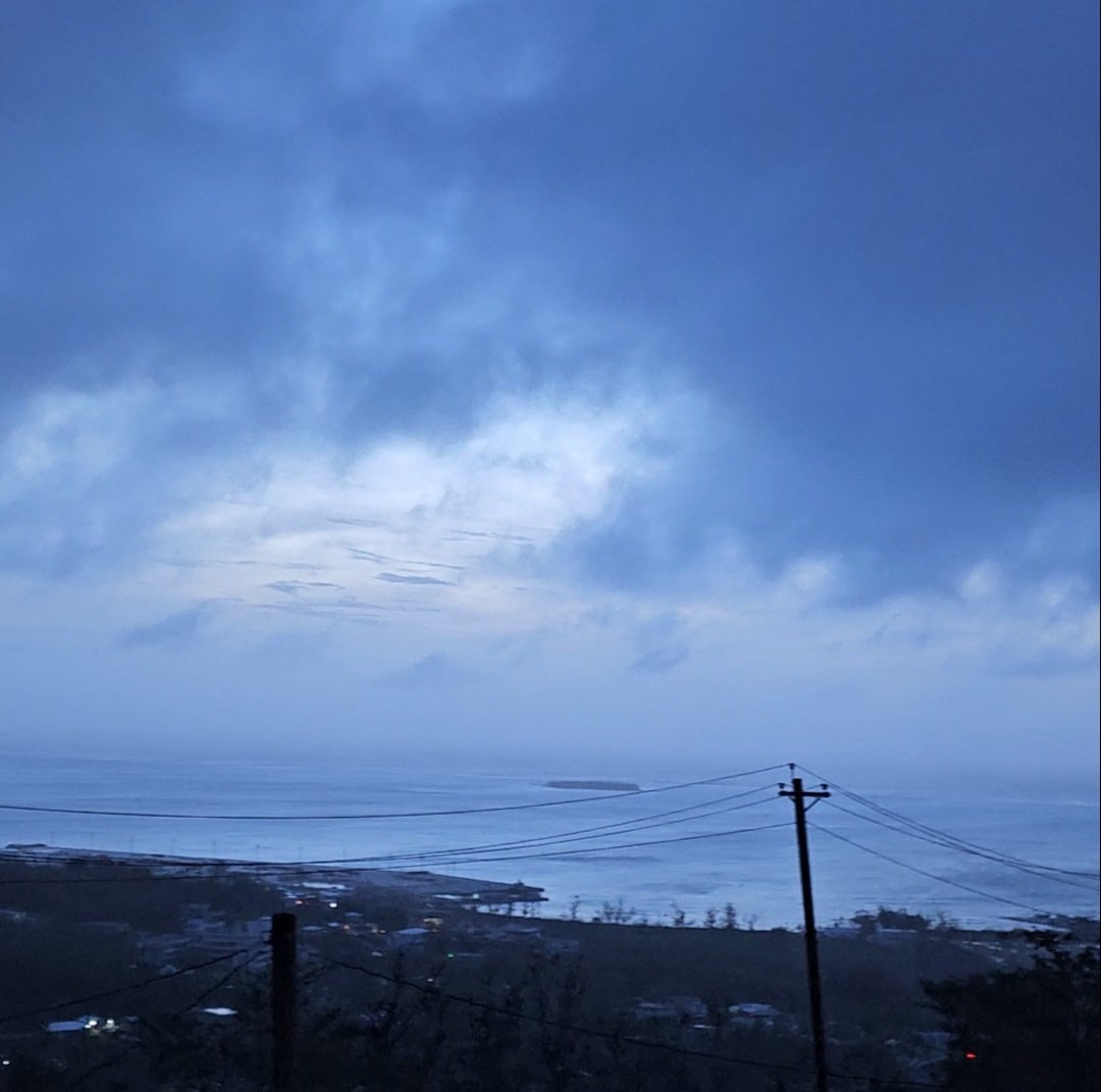 maimaiabcd1's tweet photo. まだ停電中。モービルの裏の方とか山の中は電気が復旧したって聞いた。メインの道路は全然まだ明かりがついてない...いつまでも泥棒の天国
#サイパン #台風9号 #停電 #泥棒強盗 #Saipan #Blackout #사이판 #정전 #TyphoonBavi ​#ThiefsParadise https://t.co/0EpYstn6hH