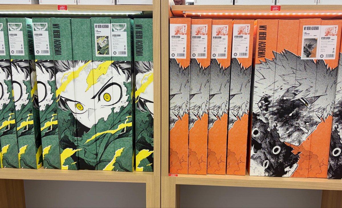 _doyobes's tweet photo. ｼﾞﾝﾎﾞｰﾁｮｰ行ってきました  ポスター陳列の仕方が良かった 新商品の在庫は潤沢  ラテぬいも大量追加されていたがPCケースはまたしても欠品
相変わらずオシャレな音楽と良い匂いがした  欠点は最大サイズのショッパーでもポスターめっっっちゃ飛び出ることですね…… https://t.co/0DBWEDPHKY