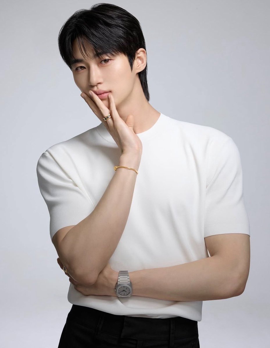 ByeoNaia63's tweet photo. #perfectcrown cp ku, malah makin menyala, bersinar terang. Pelan2 saja, kalian tuh lagi dihate smp banyak yang berharap kalian kena boikot, , 

🥹🥹 #iu #byeonwooseok https://t.co/9CM0PToGWG