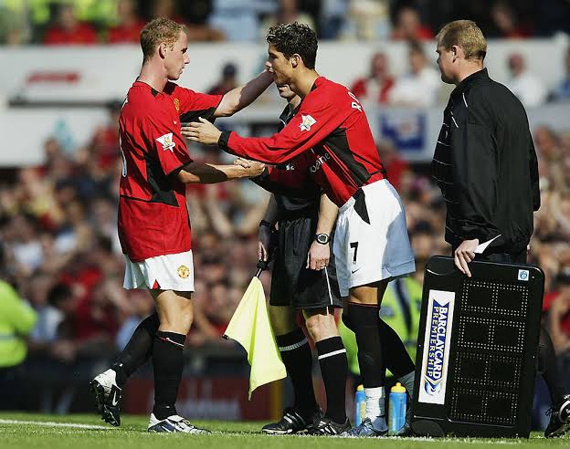 edudukun's tweet photo. 16 Agustus 2003, Man United vs Bolton. Pertama kalinya liat Ronaldo di layar kaca. Menanggung beban di pundaknya sebagai suksesor sang Mega Bintang pemilik No. Punggung 7 sebelumnya. https://t.co/9QG98bO01c