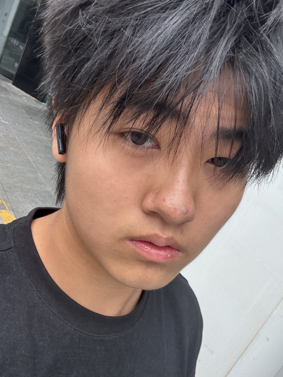 DamingHungdi's tweet photo. 推特最忧郁的男人 https://t.co/dUDGxWdCZA