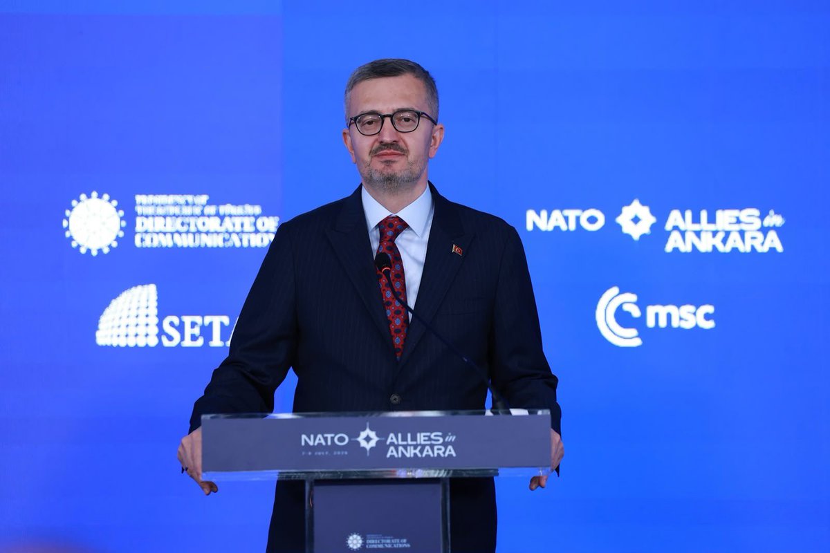 burhanduran's tweet photo. Cumhurbaşkanlığı İletişim Başkanlığı, Münih Güvenlik Konferansı ve SETA Vakfı iş birliğiyle düzenlediğimiz “Müttefikler Ankara’da” programında, NATO’nun değişen güvenlik anlayışını ve Türkiye’nin İttifak içindeki stratejik rolünü değerlendirme fırsatı bulduk.

Bugün karşı karşıya olduğumuz güvenlik ortamı, geçmişe kıyasla çok daha karmaşık ve çok boyutlu. Hibrit tehditlerden siber saldırılara, dezenformasyondan yapay zekâ destekli risklere kadar uzanan yeni meydan okumalar, güvenliğe bütüncül bir bakış açısıyla yaklaşmayı zorunlu kılıyor. 

Bu yönüyle Ankara’da gerçekleştirilen NATO Liderler Zirvesi (#NATOsummit), İttifakın geleceğine ilişkin önemli kararların şekilleneceği tarihî bir buluşmadır. NATO 3.0 yaklaşımı ise askerî ve askerî olmayan bütün unsurları birlikte ele alan, dayanıklılığı ve ortak hareket kabiliyetini merkeze yerleştiren yeni bir güvenlik vizyonunu ifade etmektedir.

Cumhurbaşkanımız Sayın Recep Tayyip Erdoğan’ın liderliğinde Türkiye; güçlü ordusu, gelişen savunma sanayisi, diplomatik kapasitesi ve krizlerin çözümüne sunduğu katkılarla NATO’nun en güçlü ve en güvenilir müttefiklerinden biri olmayı sürdürmektedir. 

Bugün ülkemiz, sadece bulunduğu coğrafyanın değil, Avrupa-Atlantik güvenliğinin de vazgeçilmez aktörlerinden biridir. Türkiye çoğu zaman Doğu ile Batı arasında bir köprü olarak tanımlanır. Oysa bugün karşı karşıya olduğumuz birçok krizde Türkiye, diplomatik erişim alanı ve gerginliği azaltmaya katkı sunma kapasitesi sayesinde Batı ile Batı arasındadır.

İnanıyorum ki Ankara’da gerçekleştirilen istişareler, İttifak ruhunun güçlenmesine, ortak güvenlik anlayışının derinleşmesine ve bölgemizin istikrarına önemli katkılar sağlayacaktır. 

Programımızı teşriflerinden dolayı Millî Savunma Bakanımız Sayın Yaşar Güler’e teşekkür ediyor; iş birliği dolayısıyla Münih Güvenlik Konferansı ile SETA Vakfı’na ve emeği geçen herkese teşekkür ediyorum.