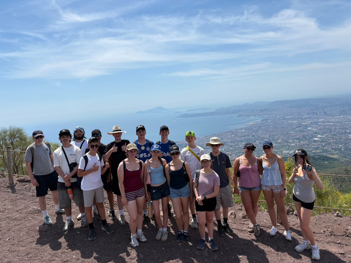 SamWardAcad's tweet photo. Mount Vesuvius &amp; a boat trip to Capri for those on the Italy trip. #Geographytrip #Foodtrip #makingmemories https://t.co/z39uy5VO2u