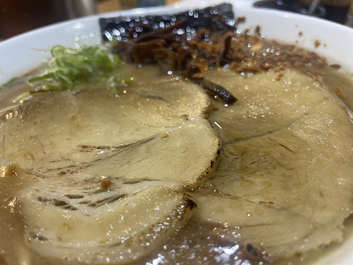 kumamotoramen's tweet photo. #TATARABA 大雨の日に訪問。14過ぎという事もありすいてた。ビールを飲みながら待つ。熊本とんこつラーメン。
うーん最高🍜久しぶりに食べたけど前より濃厚になったかな?気のせいかもしれんがw美味かったなー。次はチャーシューツマミに読んだ後ラーメンだな🤣 https://t.co/AafH6ptsBp