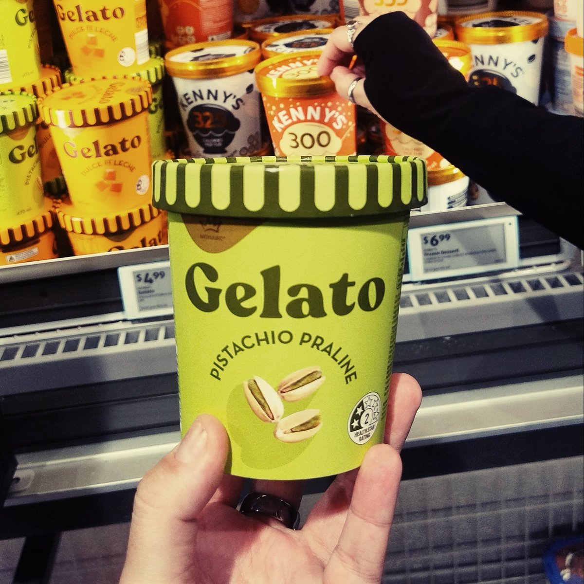 EdieMaar's tweet photo. Never phase this out #Aldi. They are too good! 🤌 https://t.co/AFs4GpNRnY