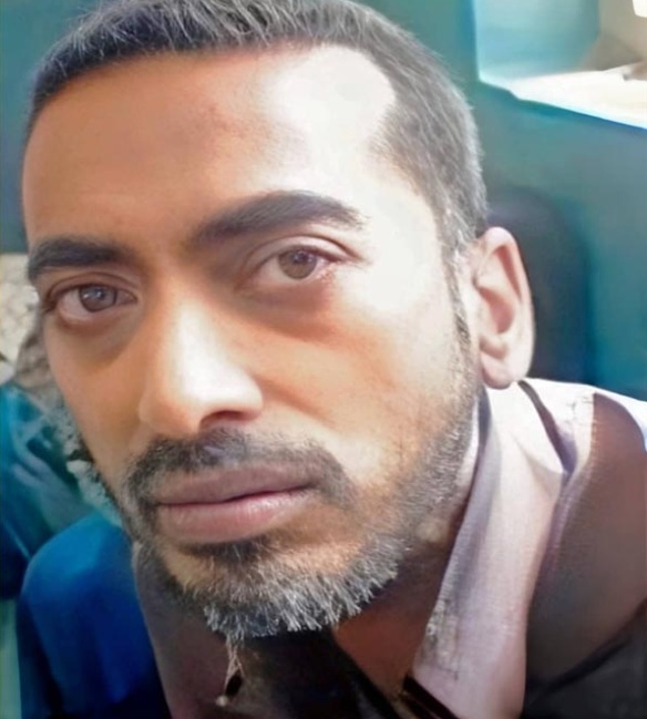 NalinisKitchen's tweet photo. This is Bharat Jain. A beggar by profession with a net worth of ~₹7.5 crores.

He lives with his family: his wife, 2 sons, his brother, and his father.

- Begging for 40 years
- Earns: ~₹2,500 a day
- Works: 10-12 hours a day

He is able to earn ~₹75,000 per month from begging.

He owns
- 2 flats in Mumbai worth ₹1.4 crores
- 2 shops in Thane with a monthly rental income of ₹30,000

His children run a stationery business. They advise their father to stop begging, but he says, "I enjoy begging, and I don't want to give it up. I'm not greedy. I'm generous. I donate money to temples and charities."