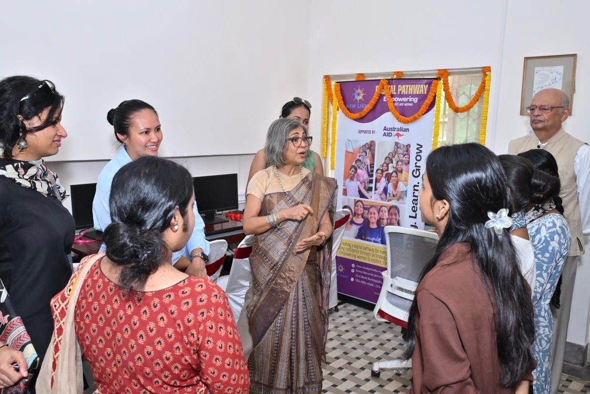 AusCGKolkata's tweet photo. 🇦🇺Acting Consul-General visited New Light in Kolkata & launched the new Digital Pathways Lab. Through the #DirectAidProgram, 🇦🇺is partnering with New Light to support young women to build digital skills, preparing them for future opportunities. https://t.co/XYyMXVbRVM