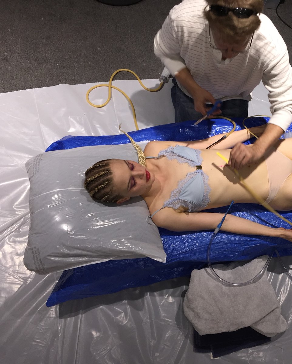 NWR_pic's tweet photo. THE NEON DEMON 10 years
Abbey Lee posted some never-see-before THE NEON DEMON bts pics ➁
https://t.co/eUxZMtm162 https://t.co/AAE7XCkDNV