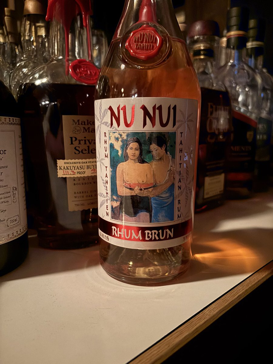 Bar_Bundaberg's tweet photo. 本日は、ヌヌイ タヒチアン ラム 37.5%（タヒチ）を再入荷致しました。
ラベルには後期印象派の画家ポール・ゴーギャンが1899年に描いた「タヒチの二人の女性とマンゴーの花（Two Tahitian Women）」が使われている、甘口で優しく、マイルドな味わいのラムです。 https://t.co/a1LZnrVgzK