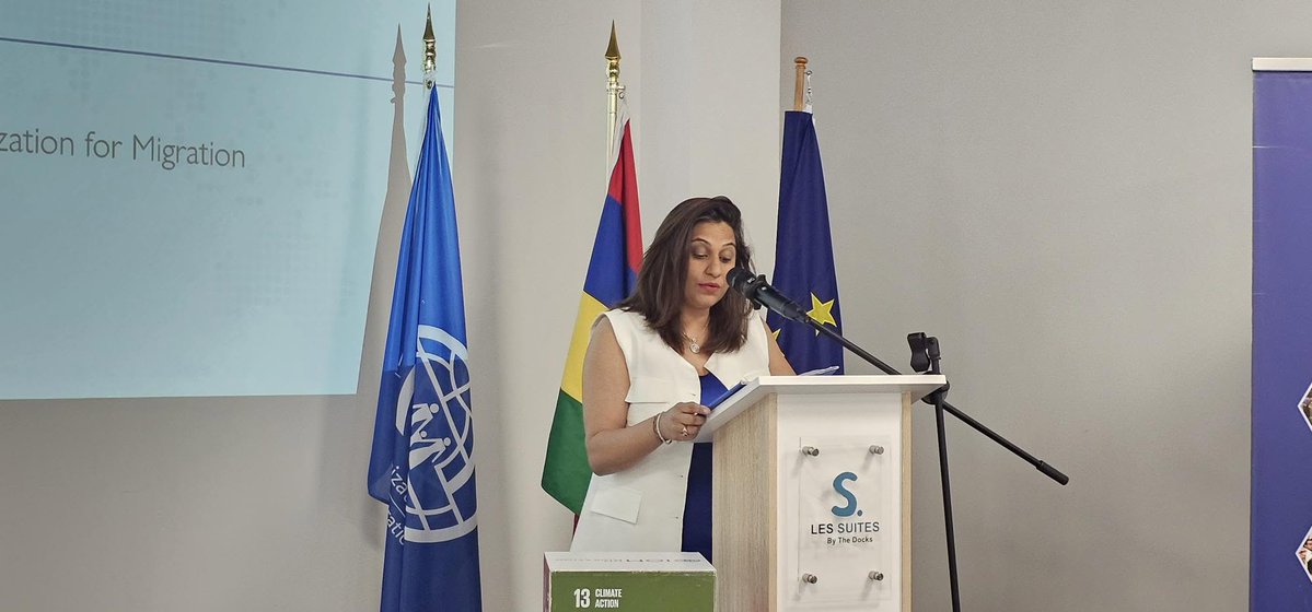 IOM_Mauritius's tweet photo. Climate change is reshaping human mobility.
IOM and EU launched the #RE2CLID Programme to strengthen national systems that prevent, prepare for and respond to climate displacement in 🇲🇺&amp; Rodrigues. #Buildingresilience
@EUAmbMauritius 
@EU_Partnerships 
@UN_Mauritius 
@NDRRMC_MRU https://t.co/upZvNW9pfF