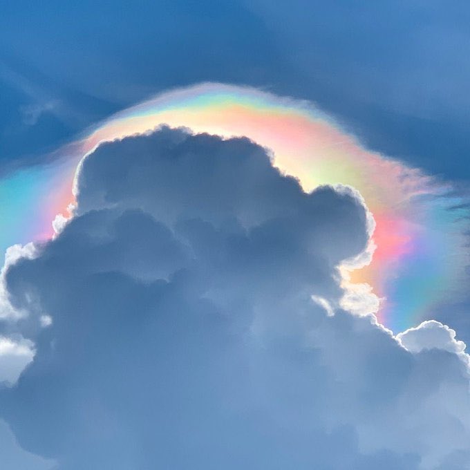 lunecrumbss's tweet photo. rainbow cloud https://t.co/92BO0yTwpq
