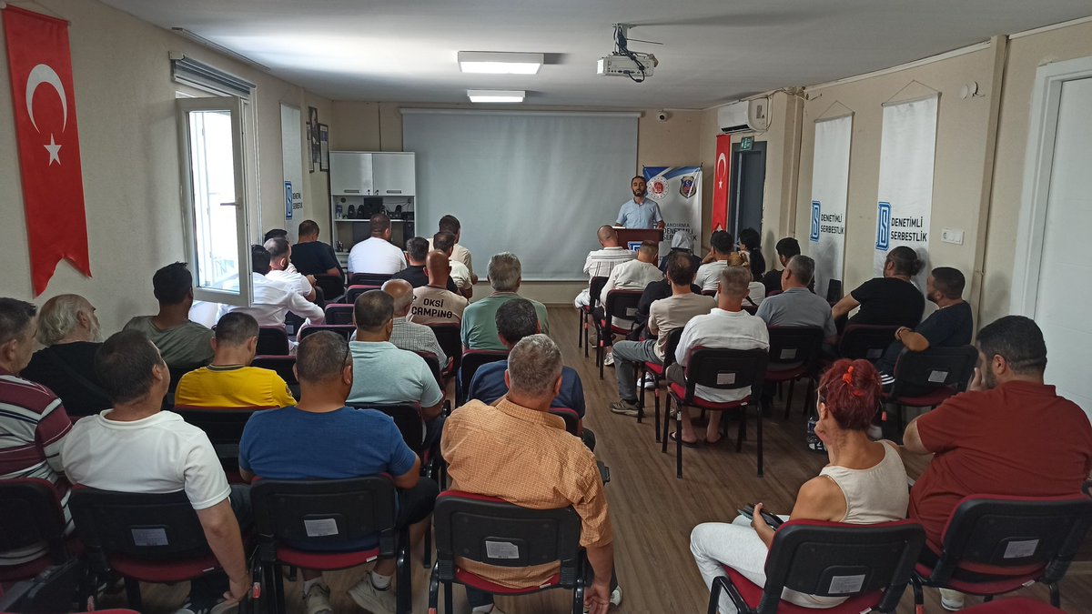 DsmBandirma's tweet photo. Müdürlüğümüzde yükümlülere yönelik anlamlı bir buluşma gerçekleştirdik. Görevli manevi rehberimiz Şükrü Gürlek rehberliğinde sadece bilgiyi değil, dayanışma ruhunu paylaştık; yükümlülerimizin samimi memnuniyetiyle ortak bir duygu köprüsü kurduk.
​#DenetimliSerbestlik #Bandırma https://t.co/8uJoU89La2