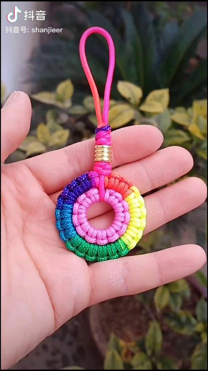 tati1337's tweet photo. Got craft vibes Tried this DIY macramé keychain yet—super quick, no fancy tools needed! Perfect for jazzing up your bags today , #DIYCrafts https://t.co/h1nrVAR3Q1
