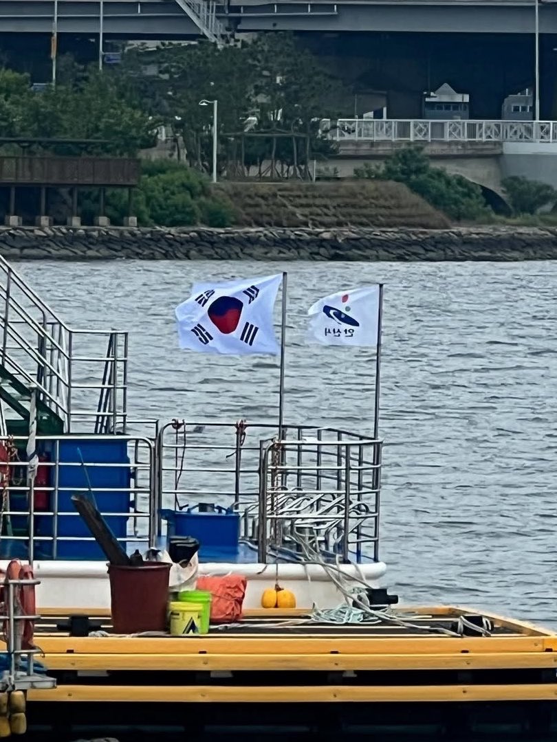 jake__L_'s tweet photo. 뒤집어진 태극기 

안산시 ㄷㄷㄷㄷ https://t.co/XzfVDa1ASs