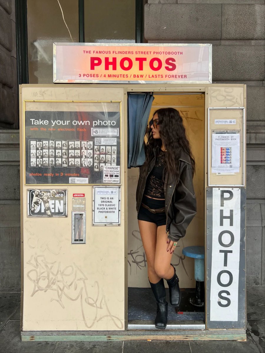 lassybees's tweet photo. photobooth time https://t.co/zXLsfuds3x