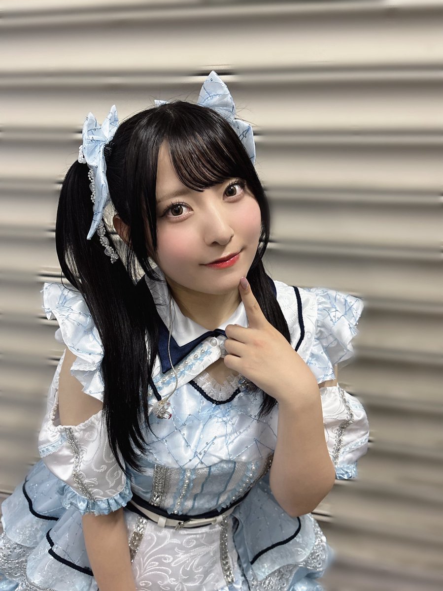 HN_TMGI_'s tweet photo. 2幕☀️夏フェス衣装！

お気に入りなのーーーすっごいかわいい！
それぞれスカートや袖のデザインが違うから全員分みてほしい！
梨沙はスカート丈みじかめ、肩出しのフリルもりもり🐯🎀
#デレミュオブザデッド_観劇レポート https://t.co/0bkw2Ukuz4