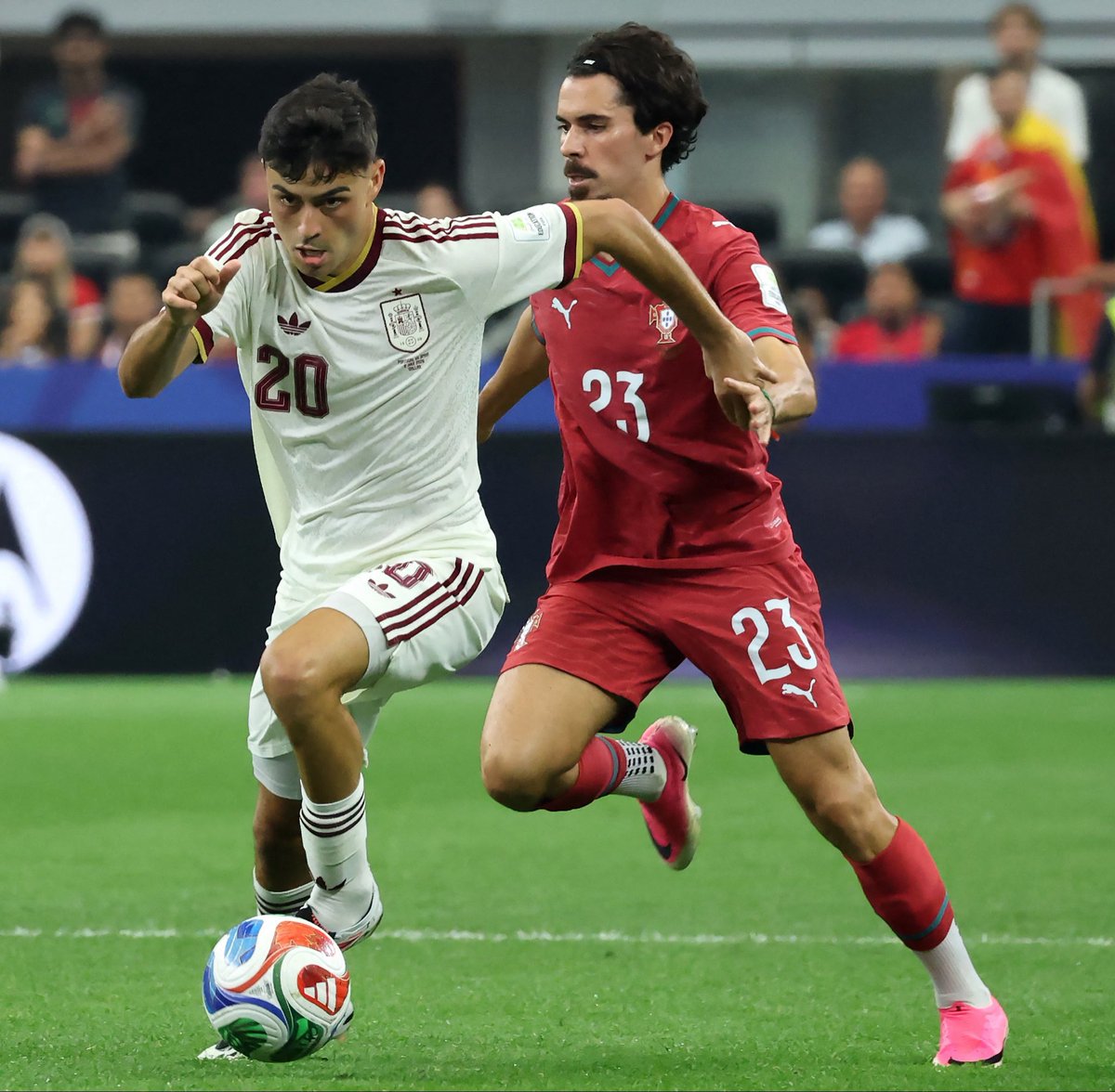 FullTime90X's tweet photo. 🚨 𝗭𝗜𝗡𝗘𝗗𝗜𝗡𝗘 𝗭𝗜𝗗𝗔𝗡𝗘:

🗣️ “For me, Pedri is the best midfielder in the world. Yesterday he had an average game and he was still head and shoulders above every Portuguese midfielder, only second to Ballon d’Or winner Rodri.”

🗣️ “Pedri plays three games every week throughout the year. Now we are seeing what happens when Vitinha and João Neves have to play three games a week. At PSG they get plenty of rest in the league due to sub-par competition, but now they are getting exposed.”

🗣️ “The only player I see competing with Pedri is Bellingham, but I don’t even consider him a midfielder. He is more like a false nine.”

🗣️ “Pedri is the best, and that’s the bottom line.” 🎯💙❤️