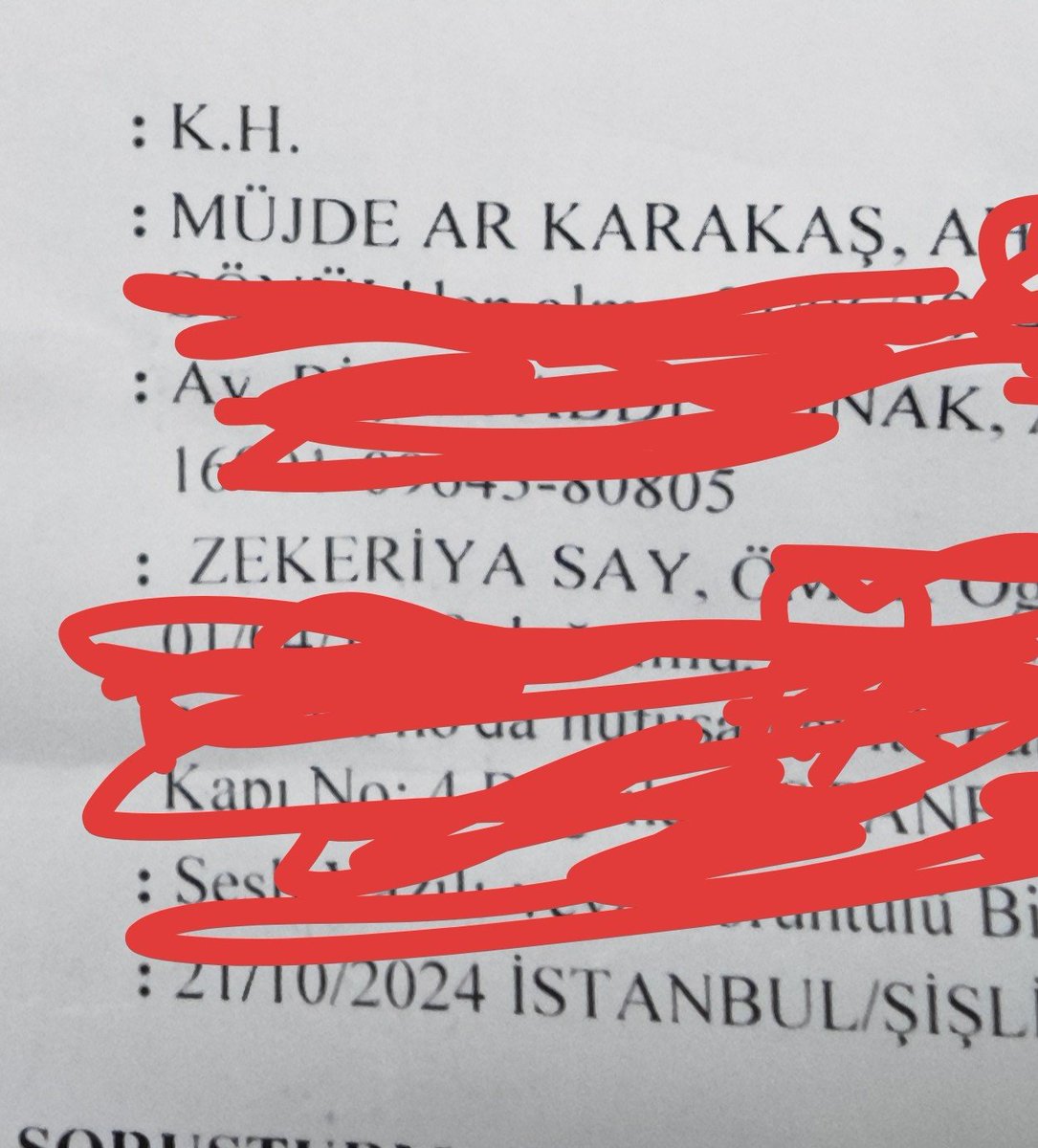 Zekeriya_Say's tweet photo. Cumartesi günü 6 yaşındaki çocuğumun yanında polisler tarafından alınıp Karakola götürülmüştüm.
*
Bugün şikayetçinin kim olduğunu öğrendim.
*
Müjde Ar Karakaş...
*
İşe bakın..  Kimlerle muhatap olmak zorunda kalıyoruz⁉️ https://t.co/QlReC17fS9