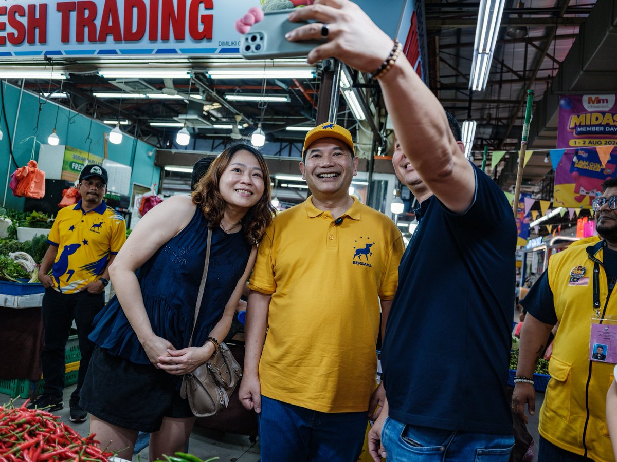 partibersamamy's tweet photo. WALKABOUT BERSAMA DI DUN PUTERI WANGSA

Dalam persaingan pelbagai penjuru di kerusi panas DUN Puteri Wangsa, calon BERSAMA teguh dengan tekad untuk membela iltizam rakyat. https://t.co/uJXCX8n09u