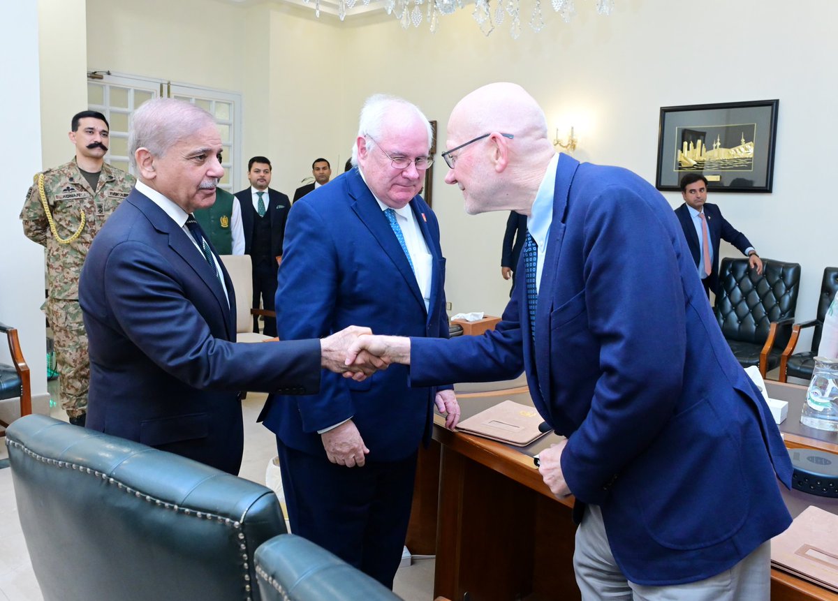 PakPMO's tweet photo. A delegation of Polio Oversight Board calls on Prime Minister Muhammad Shehbaz Sharif. Islamabad, 7 July 2026. https://t.co/WISfM13J92