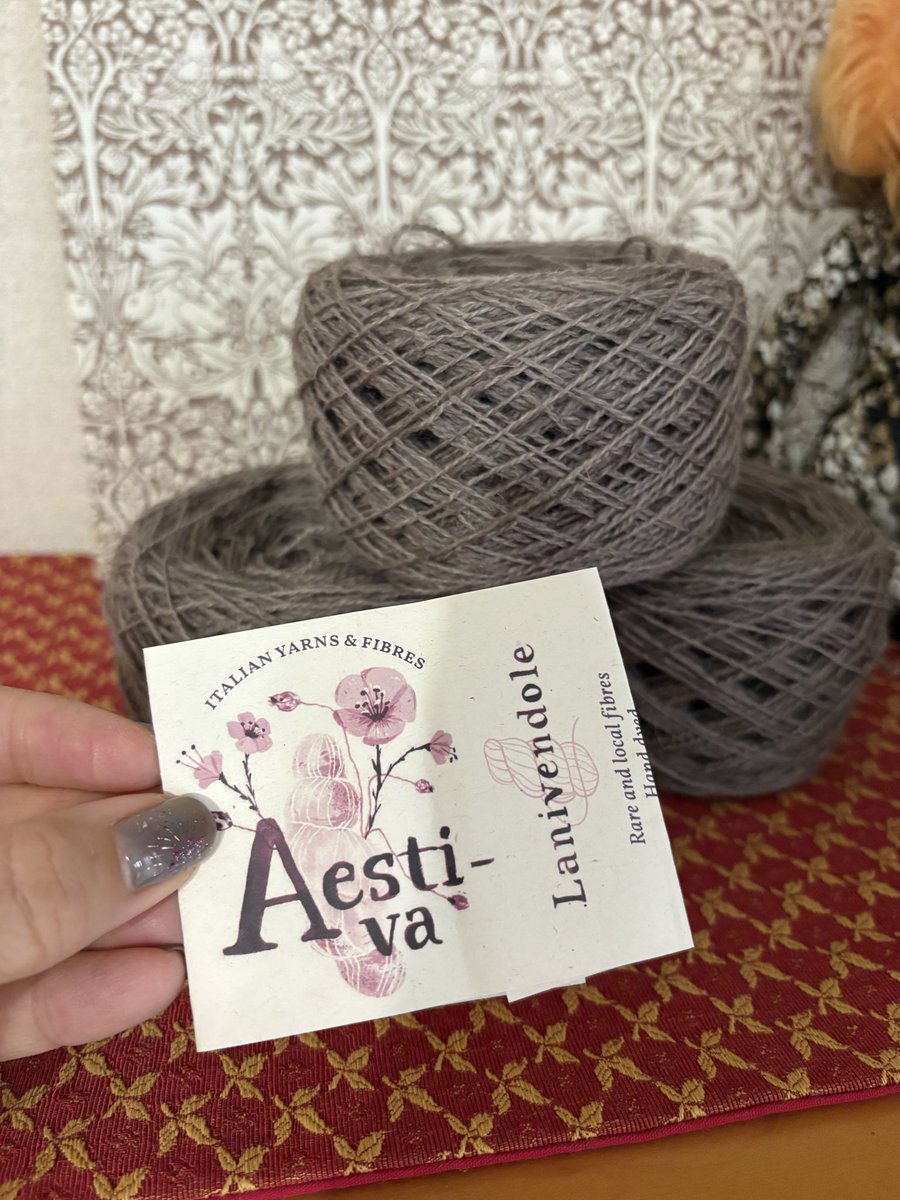 pidemin0329's tweet photo. 可愛いな 🧶🐑
Knitter でない友達に 面倒じゃぁない？といわれちゃった
カセを解いて クルクルしているのがまた幸せなのに♡ https://t.co/jNSMXk7swd