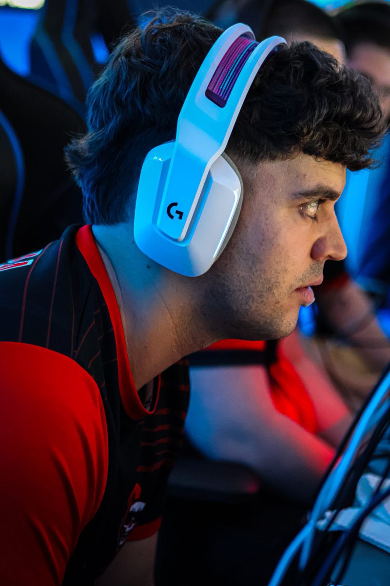 HalleyXULO's tweet photo. Anunció mi salida de @TeamClownGaming 
Gracias por el apoyo y por confiar en nosotros, y más importante a mis compañeros y excompañeros, sin vosotros nada de esto sería posible, sois unas personas de 10, os deseo lo mejor en lo que venga, gracias. Se os quiere🫶🏻 @Judeasy Gracias. https://t.co/AkX5TswNac