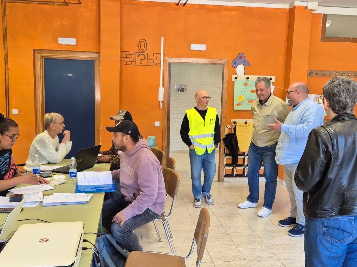 AytoParla's tweet photo. ✔️‼️990 personas atendidas en los servicios facilitados por el Ayuntamiento durante el proceso de regularización extraordinaria puesto en marcha por el Gobierno central. Aquí tienes toda la info:👇
https://t.co/5D2A1QdVQT
🧵 https://t.co/iKoWsMIUjV
