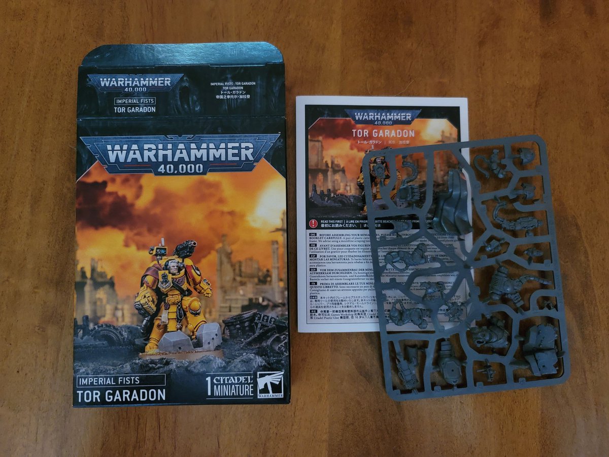 CorranHorn15's tweet photo. Since there aren't many great Deathwatch sculpts, I bought this awesome Tor Garadon mini. I plan on kitbashing just a little bit and turning him into a Deatchwatch captain. He will no longer be Tor. One question: Can I field him as a Deathwatch captain?
#40k #warhammer #kitbash https://t.co/PaEtAe65hM