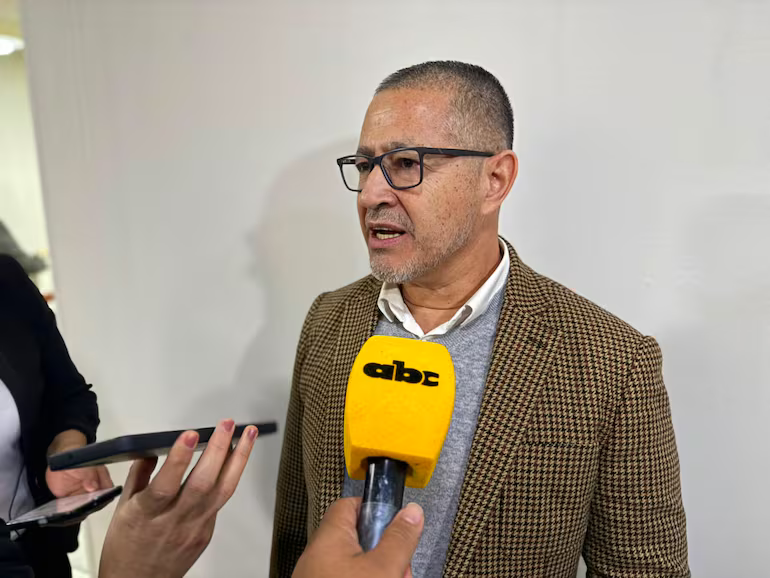 BogadoMayor's tweet photo. IPS
El promotor de depositos en UENO...Funcionario del IPS..
Debe investigarse a este funcionario que favorece depositos de la Jubilacion...
No existe buena fe en la labor de empleados del Estado o Entidades publicas..todo debe ser controlado. https://t.co/X1xy4K9gqV