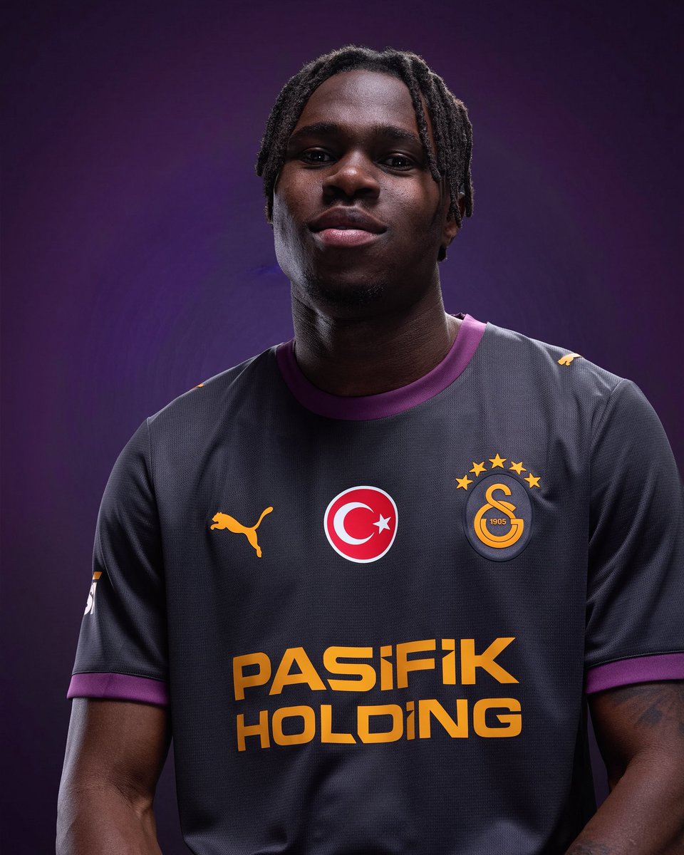GSStore's tweet photo. Yeni sezon, yeni hikâyeler.

2026/2027 Galatasaray Puma iç saha, deplasman ve alternatif formaları şimdi GSStore'da. 💛❤️

#BirlikteYazılanTarih

📲 https://t.co/pUGYL4GoOr https://t.co/709jrz9xsu