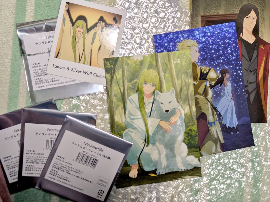 yuina_toufu's tweet photo. え、え⁉️⁉️⁉️なんか、、、寝ている間に届いていたアニスポグッズ、、、fate fake...正直、、、期待してなかった‼️エルキドゥ来ない前提で当たりゃいいな〜🙄位でポトレ買ったんですが、、、い、1枚目で神引き⁉️え、神引きってゆうの？？分からんが、推しきたぁぁぁぁ😭😭神様感謝✊️
＃fatefake
＃fgo https://t.co/C7VWY2ulwg
