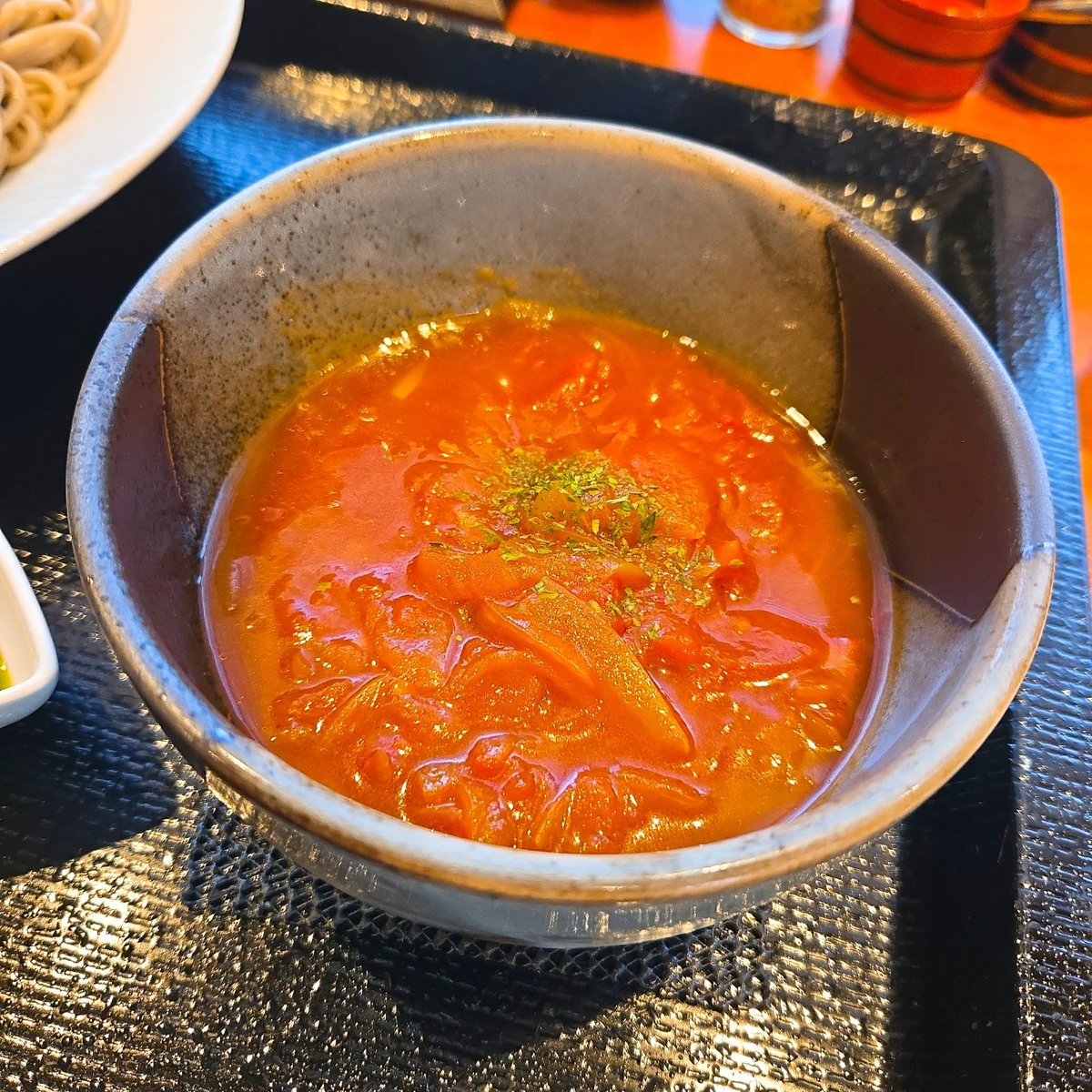 220222Hiro's tweet photo. お昼はそば香房 佐吉 八木田店さんで和風トマトぶっかけ蕎麦を😋麺は4種類から選べるので田舎そばにしました🎵 https://t.co/JVr3qdTiE3