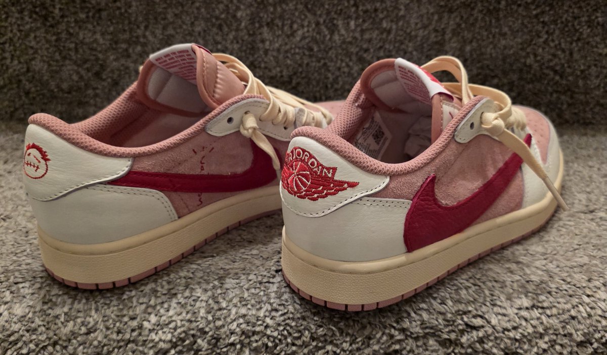 jyusi23's tweet photo. JORDAN 1 x TRAVIS SCOTT
Sail Tropical Pink.... for the Wifey. https://t.co/kYYYSmDsN2
