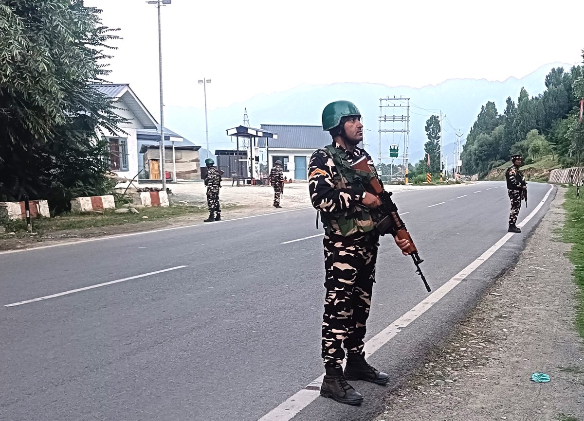 SSBSHQSRINAGAR's tweet photo. https://t.co/0fuztacyk0.Brotherhood 
Every step of the #ShriAmarnathJiYatra is secured with unwavering commitment. SSB personnel remain deployed round the clock to ensure every pilgrim experiences a safe, peaceful and spiritually fulfilling journey. https://t.co/uLBNplGj28