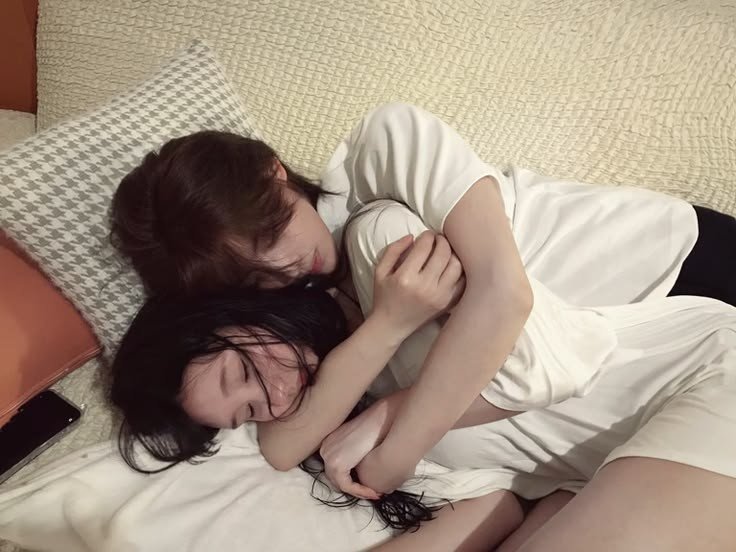 yuta_2910's tweet photo. Us?
#wlw https://t.co/AtvxgQHvY3