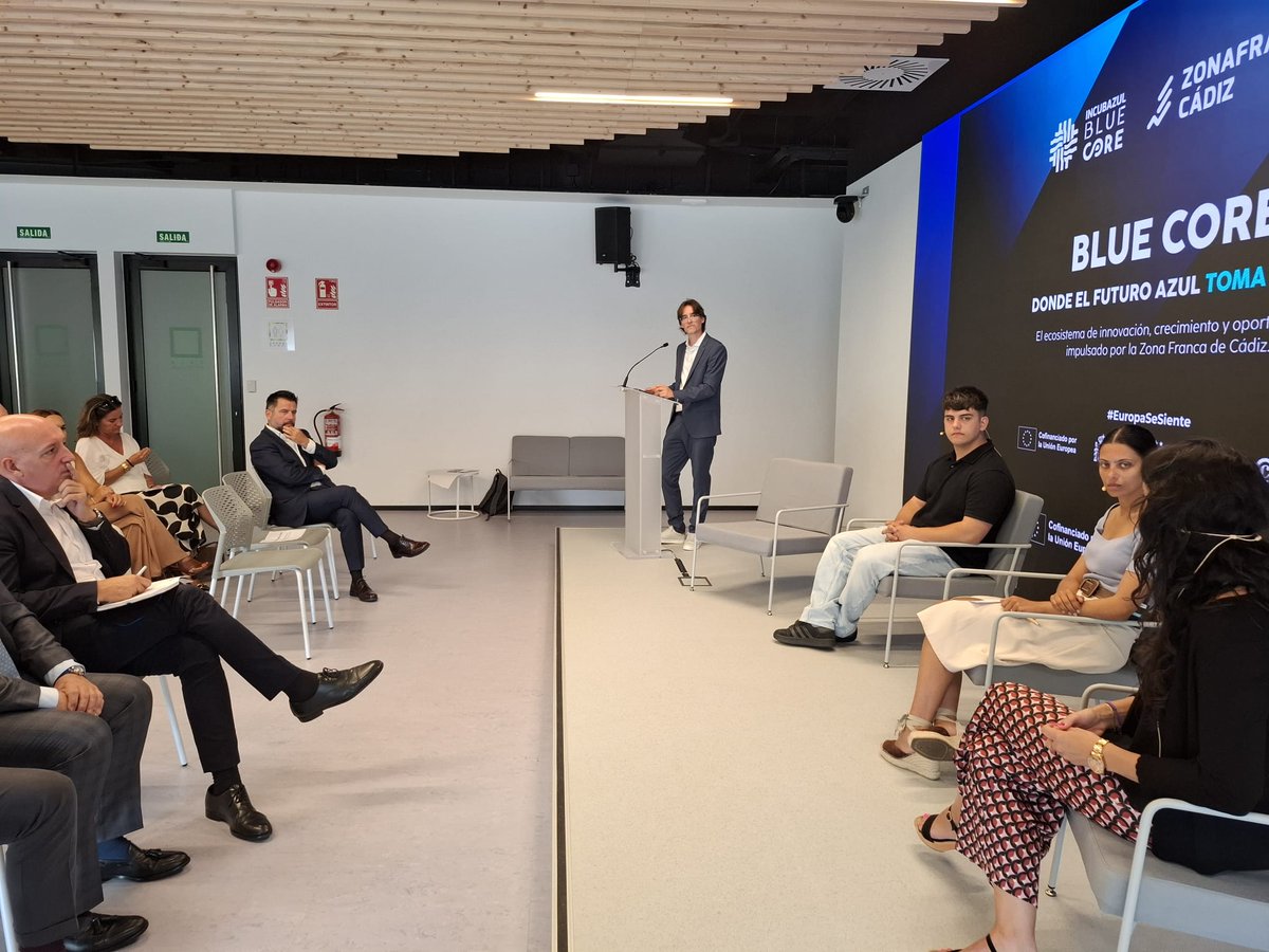 ZFCadiz's tweet photo. La presentación de #BlueCoreEnRuta en #Santander se ha completado con una interesante mesa redonda sobre 'Redes para el impulso de la economía y la #empresaazul: Proyecto HYDROSTORE' de la mano del Centro Tecnológico CTC, Leading Metal Mechanic Solutions y Astander.
#Innovación https://t.co/aM9Ot4AfnE