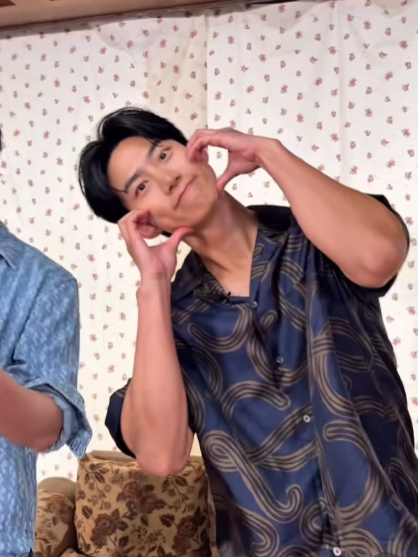 Kkorepo's tweet photo. 「#2PM」、ラフな服装で和気あいあい…バラエティ番組出演のビハインド公開（動画あり） 
🔗https://t.co/XHdiSQy5eQ https://t.co/HAnGxfm71C