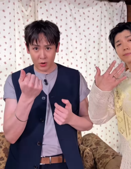 Kkorepo's tweet photo. 「#2PM」、ラフな服装で和気あいあい…バラエティ番組出演のビハインド公開（動画あり） 
🔗https://t.co/XHdiSQy5eQ https://t.co/HAnGxfm71C