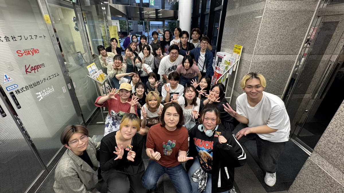 hideki_serizawa's tweet photo. 今日のラジオドラマは感動巨編だったぁ🥺
自分で編集したので誰よりも聴いているけど、感動してしまった😭😭

ブースの外も暑い中大盛り上がりで最高🙌
来月もよろしくー😄

#メロスク #ラジオドラマ #芹沢秀樹 https://t.co/Oh6Jedftj3