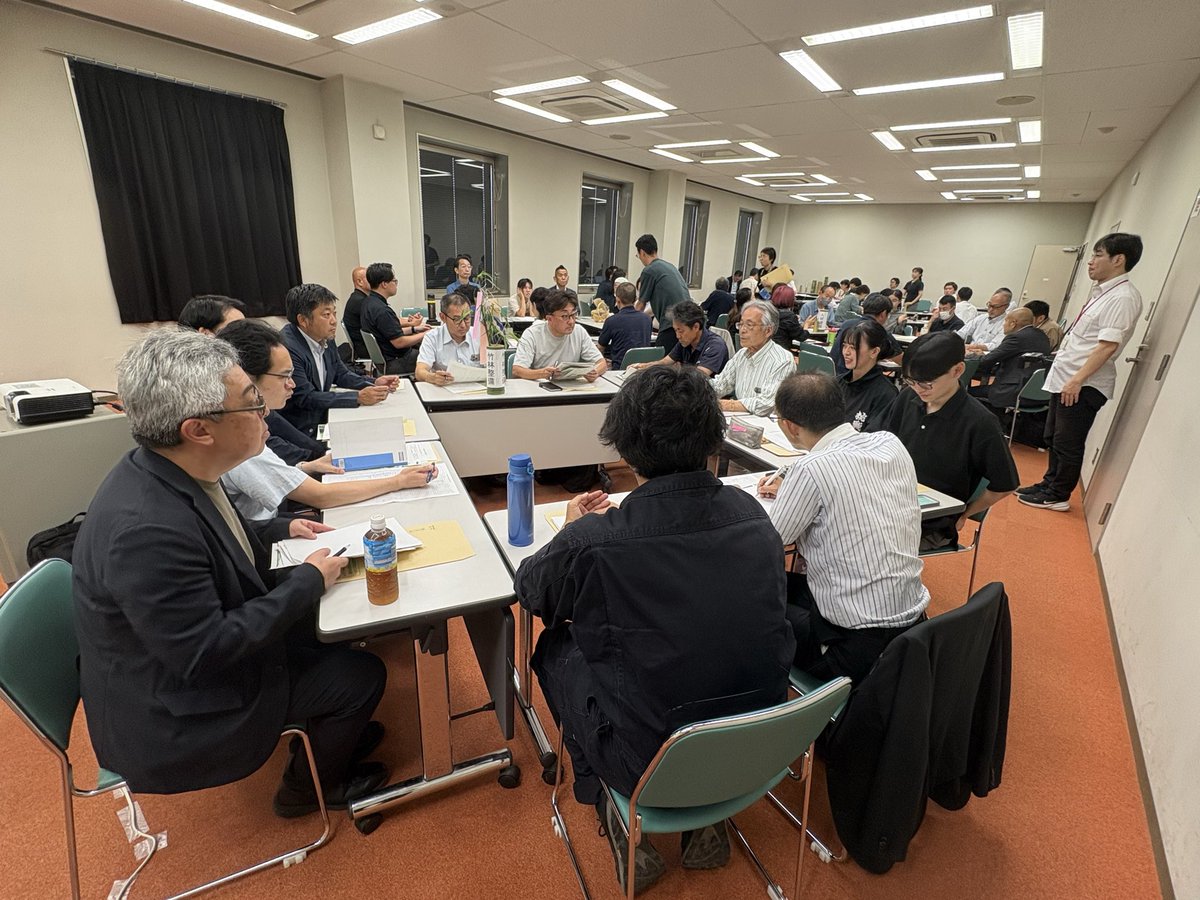 gcccacap's tweet photo. 竹林整備に関する情報交換会が60名の参加で開催されました。県や国の補助金・交付金の説明に続き6つのテーマに分かれてグループ対話を2ラウンド行いました。熱気溢れる対話を通じて新たな気づきや繋がりが生まれ、閉会後も交流の輪が広がっていました。 https://t.co/ftHWkIRVJG