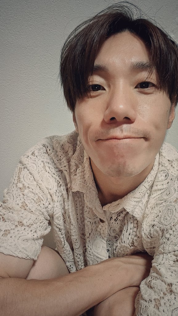 okakingdom's tweet photo. 昔は、挑戦して失敗することが恥ずかしかった。
でも今は、挑戦したからこその失敗なら、「話のネタが増えたな」くらいに思う。
誰かの幸せを本気で願って行動できる自分でいたい。
大変なことはたくさんあるけど、不思議と辛いとは思わない。
誰かの笑顔が一つ増えるなら、それだけで十分。 https://t.co/FdLMlywTSG