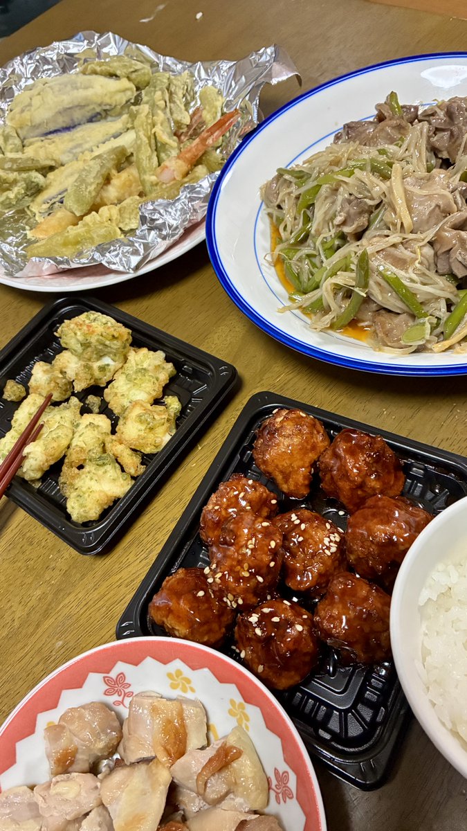 tyokopark's tweet photo. 今日の晩御飯は、夫氏が用意してくれた砂肝炒めとお惣菜でお願いした🐟 https://t.co/Wqnp4KwW6J