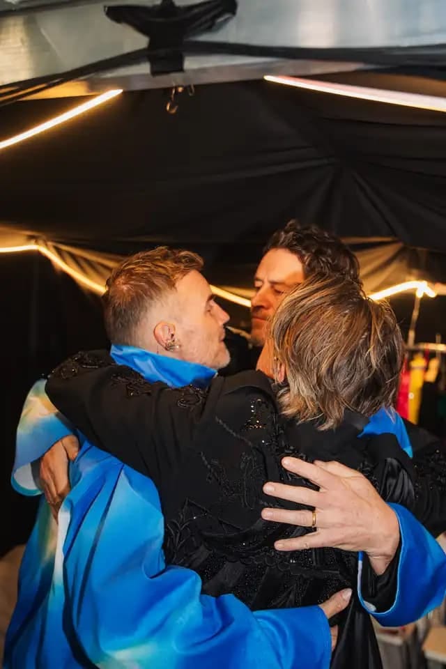 alwaystakethat's tweet photo. I hope these 3 beautiful humans know just how special they are to so many people https://t.co/CLTY9wYyE6