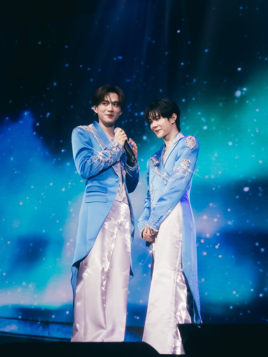 BBVERs_WORLD's tweet photo. @bbverpj 🌻 IG BBVERPJ POST UPDATE 🌻
🗓️: 07.07.26

saranghae saranghae

LAST MEMORY WITH FOUREVER YOU 
#FoureveryouFarewellParty
#bbverpj #tonliewmtp 
#ngernnn #oattrtttt
#pie_saran #golfpasatorn
#maxky_rp #bbasjtr
#Pondponlawit #cooheart https://t.co/O1pG1reKof