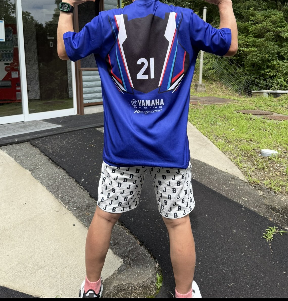 kkk32680031's tweet photo. 8耐のお土産頂いてそのお礼をしに行ったらTシャツまで頂いてそのまま着てゴルフに⛳️
また鹿🦌と遭遇した https://t.co/8B1vkzjr3r