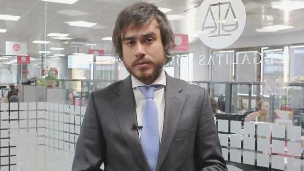 jebl_'s tweet photo. Hoy, la "justicia" ha suspendido la entrada en prisión del Pequeño Nicolás del PP  con una condena de más de 12 años de cárcel. Su abogado es Manuel Marchena, hijo del magistrado del Tribunal Supremo... https://t.co/w7UnLpwdFt