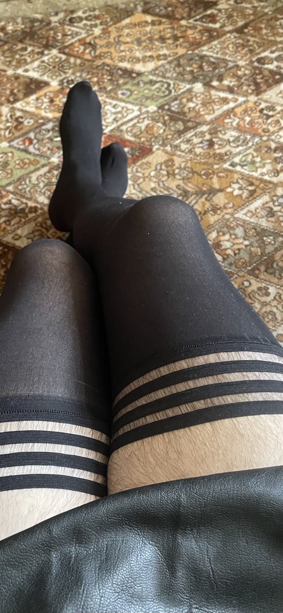 LucySimonP's tweet photo. Love a stockings and leather miniskirt on a Tuesday https://t.co/8mIDk0TEAS